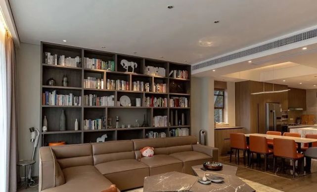 再买房,我一定学她家沙发不靠墙,往前挪0。5米,完工反而实用