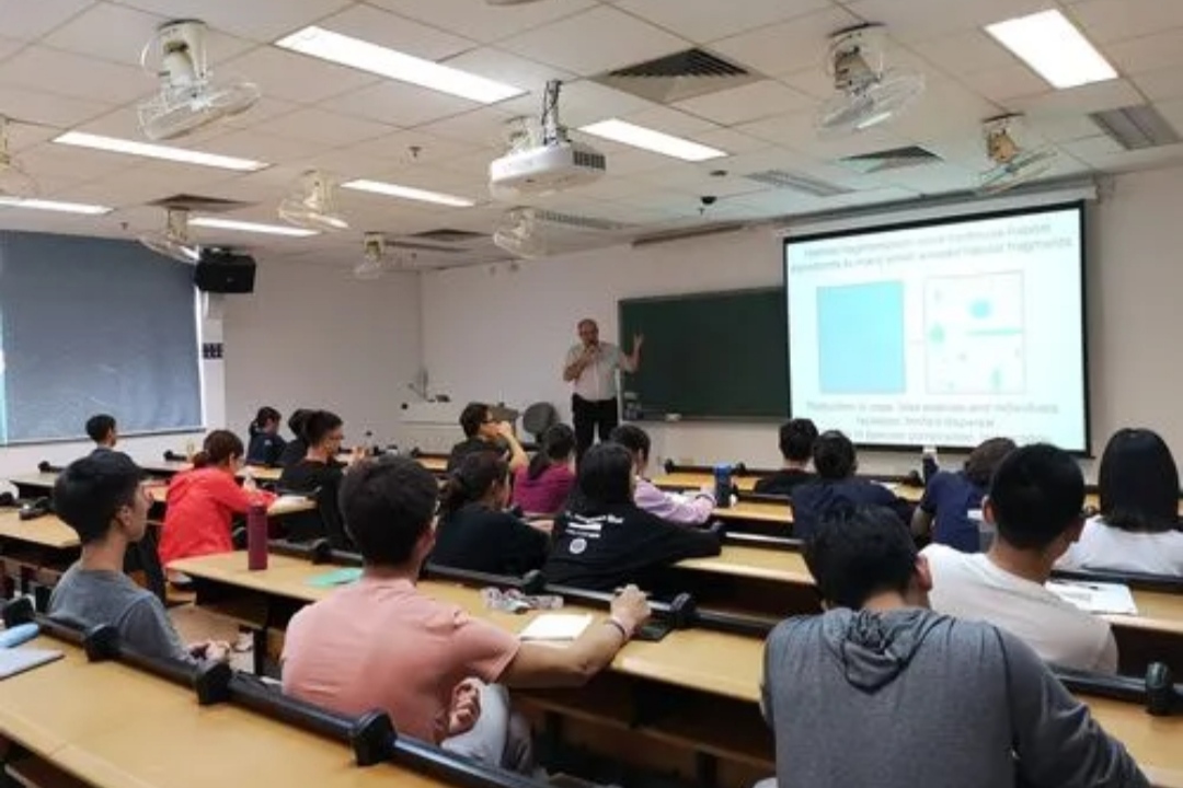 本科生|人大教授直言：不喜欢给研究生上课，他们跟本科生比有一定差距