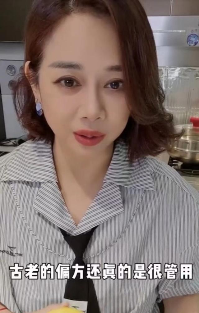 判若两人！香港知名女星近照被指面目全非，嫁小9岁老公爱得甜蜜！
