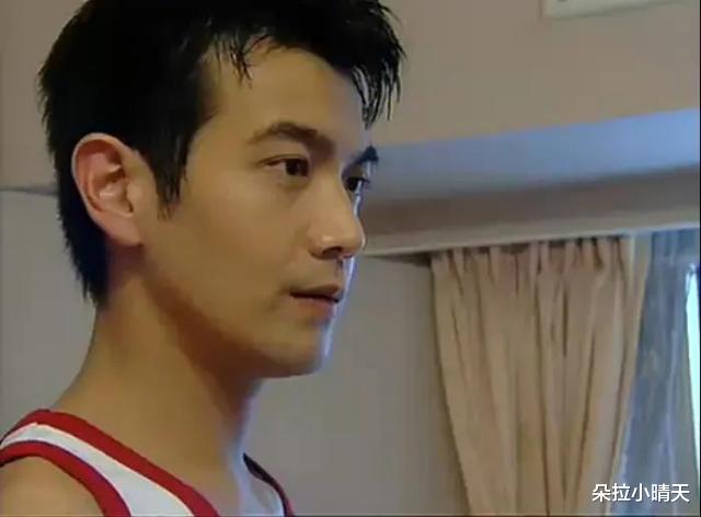 张智尧|“初代美男”张智尧:20岁被成龙赏识,搭戏宁静大火,46岁仍未婚