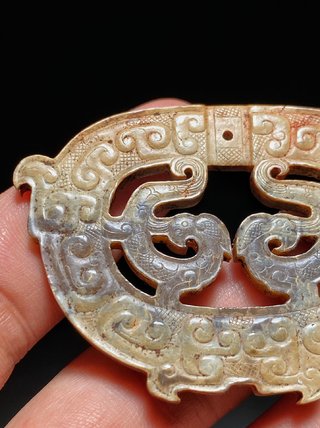 和田玉籽料|战国 和田玉籽料 沁色鸡骨白 螭凤 双凤珮 玉珮
