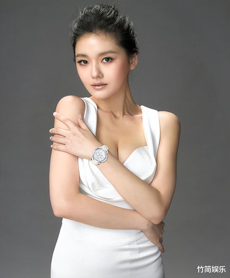 汪小菲|大S甩王炸张兰成小丑，汪小菲成“软饭男”，捏4个2的汪一个一个的打