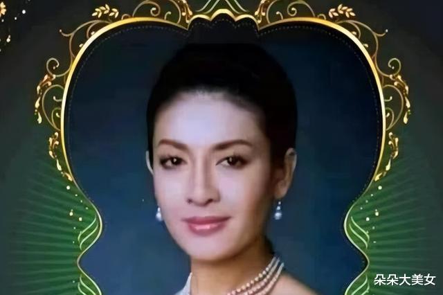 西拉米|西拉米明眸皓齿海报出镜,提帮功晒照孝心尽显,帮衬母妃刷存在感