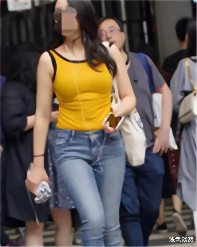 2018年,为了能“飞上枝头变凤凰”,漂亮女孩应聘了“私人保姆”