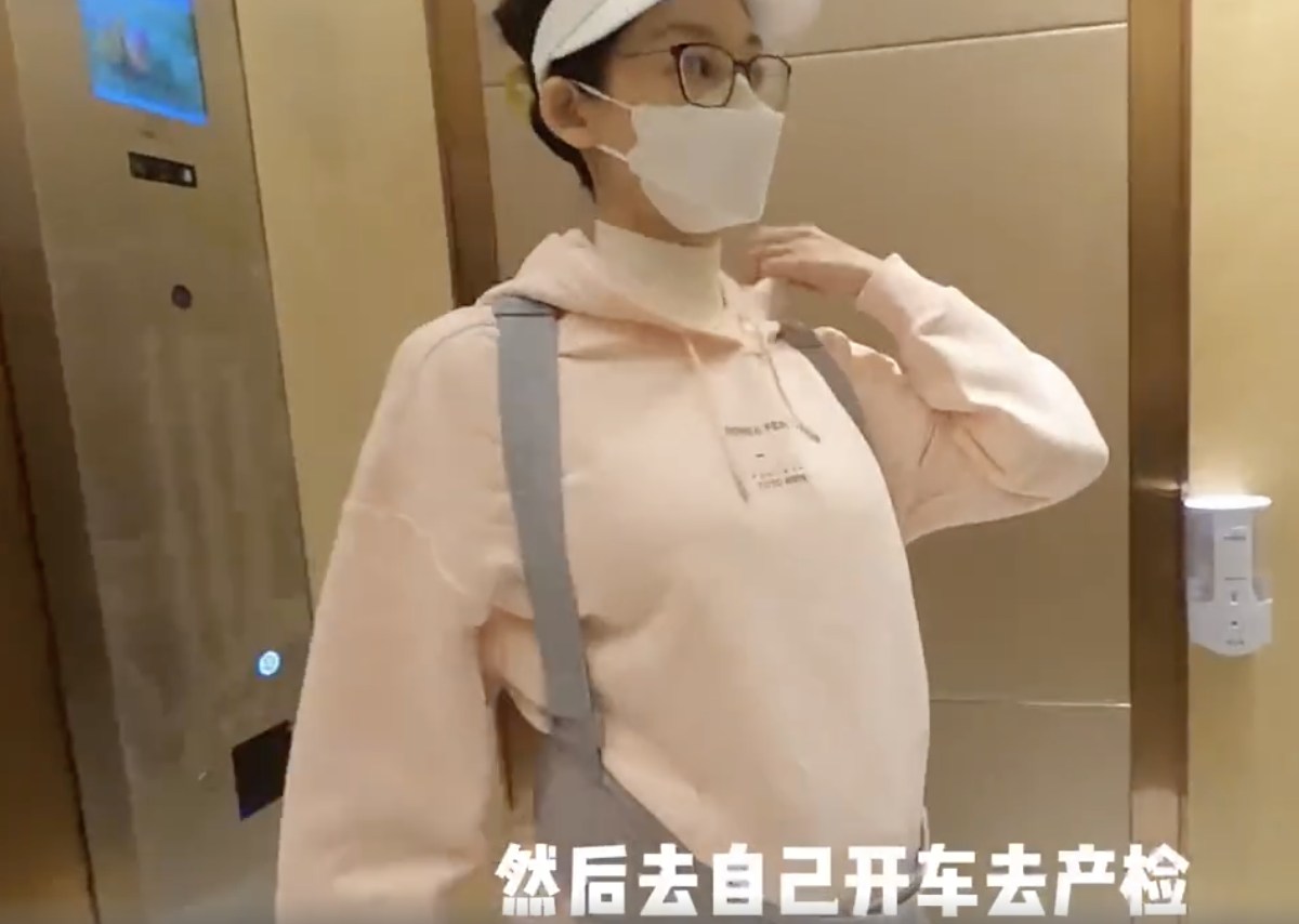 郑恺|郑恺官宣苗苗二胎产子!宝宝用手比六皮肤白,姐姐Anna暖心亲吻