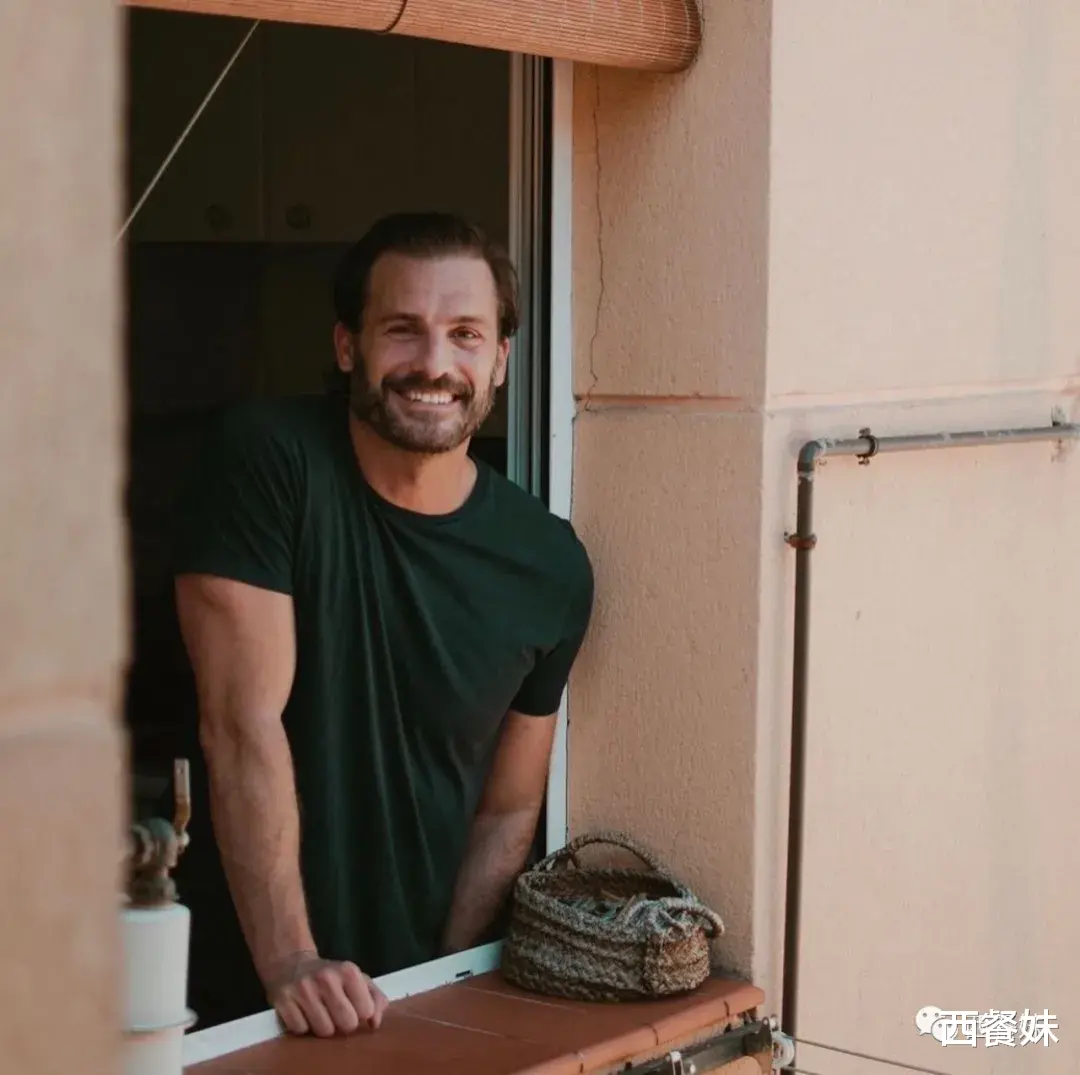 |西班牙\三王节\国王因帅气外表疯狂走红! 竟成大型认爸现场?