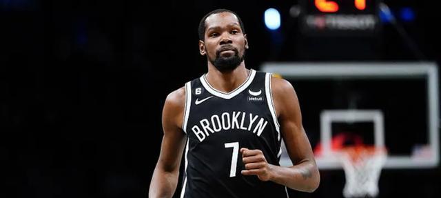 NBA晚报：詹皇等8名球员空砍30+，勇士有意卡鲁索，KD大赞沃恩