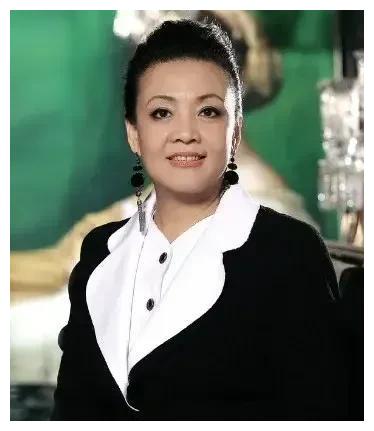 张兰心疼孙女崩溃大哭，求助网友：大家一起帮帮我