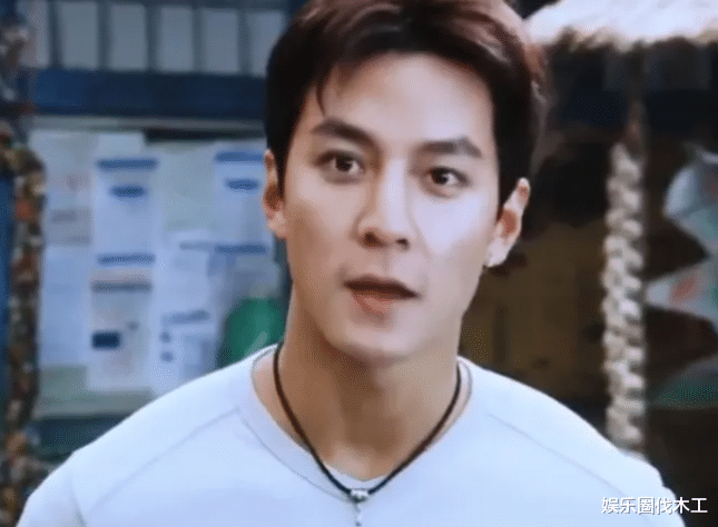 吴彦祖|48岁吴彦祖近照引担忧！脸颊凹陷嘴唇黑紫疑患病，头顶秃了一大片