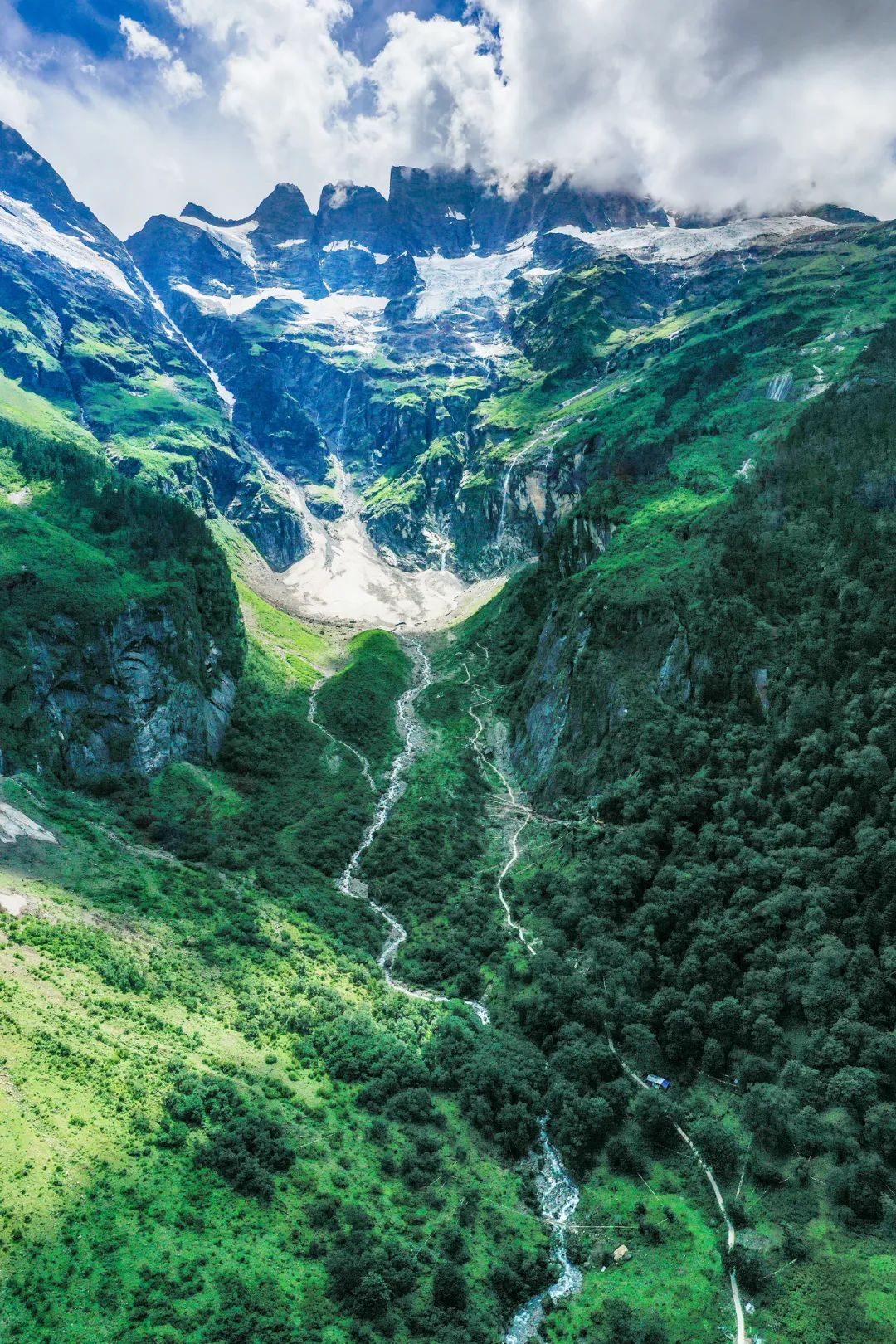 |一天体验春夏秋冬，中国最“卷”的地方在哪里？