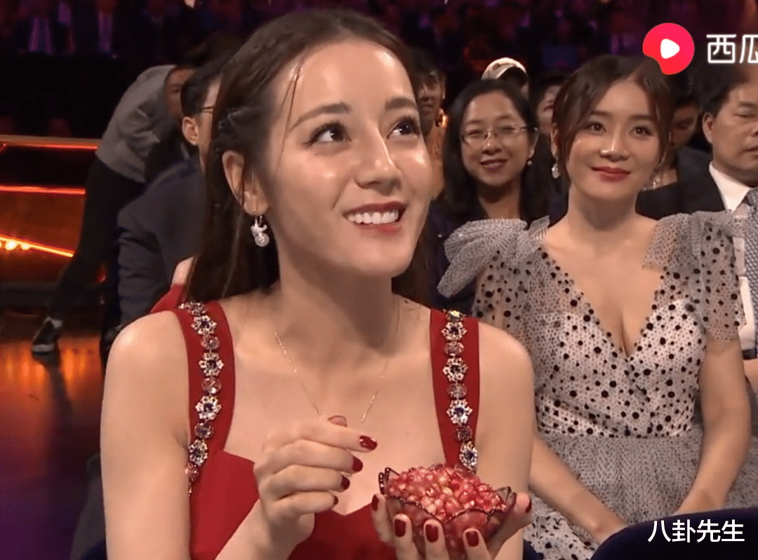 迪丽热巴|金鹰奖落下帷幕，殷桃拿了视后，迪丽热巴的粉丝却不太高兴