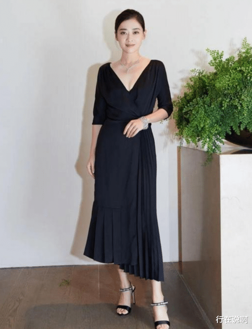 明星|明明是50岁大妈, 却有18岁妙龄少女的身材, 这些女明星都是'逆生长'