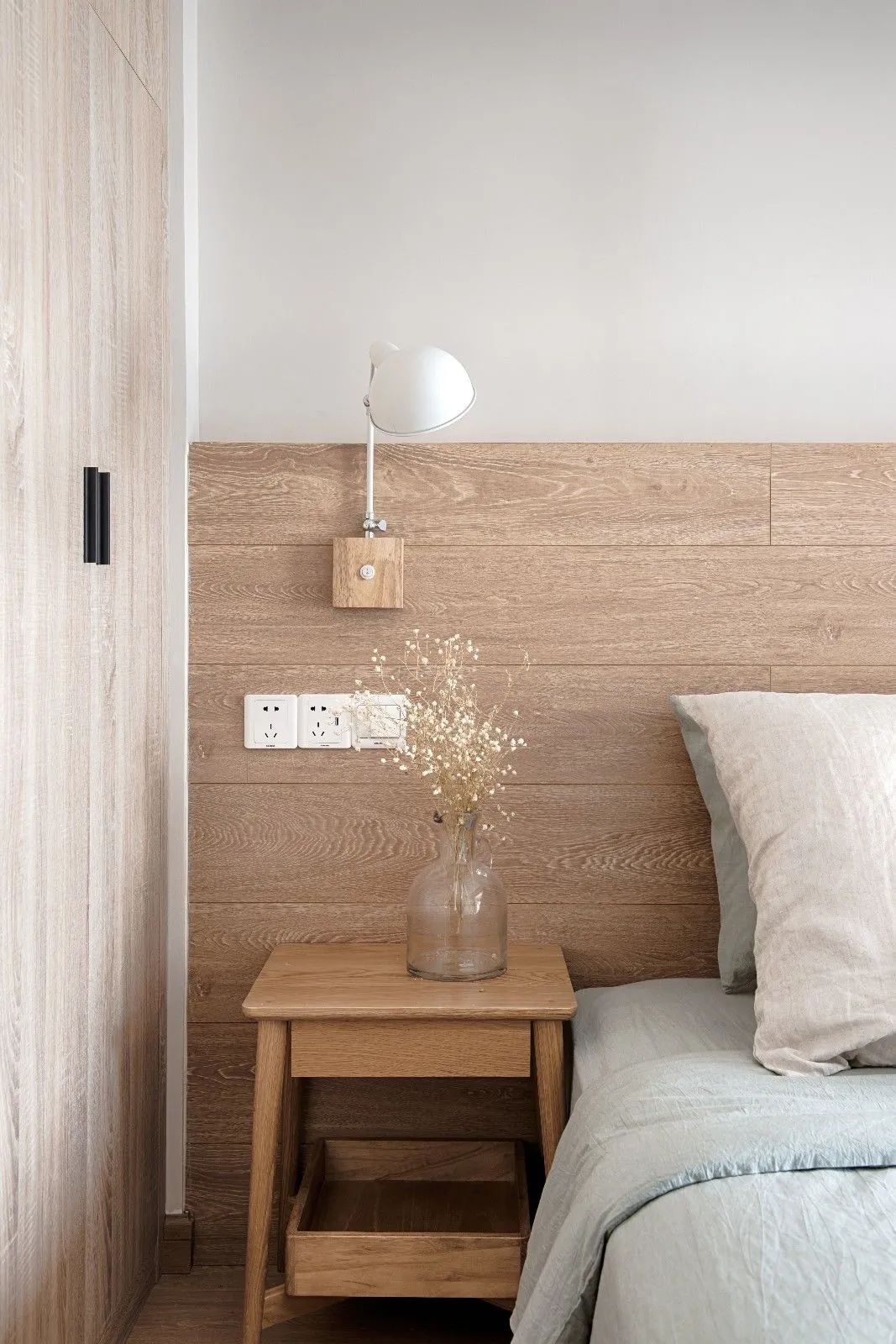 70m2小户型两居室,全屋选用原木家具,清新又自然,春天的气息