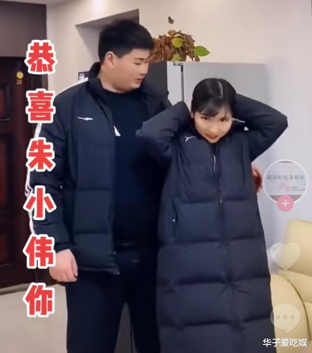 朱单伟|朱单伟疑交新女友,双方穿情侣装举止亲密,网友:比陈亚男善良!