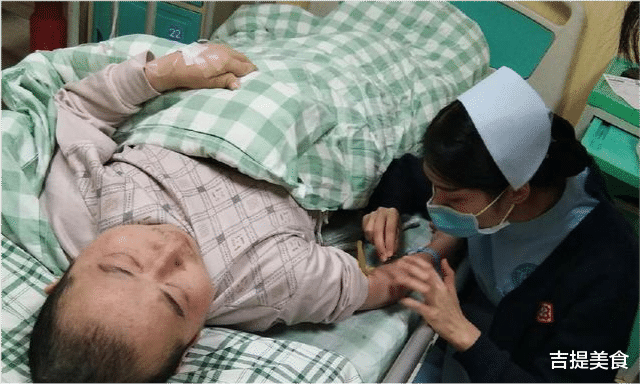 90后女孩和乞丐私奔后生二宝,怕养不起求助社会,遭网友嘲讽