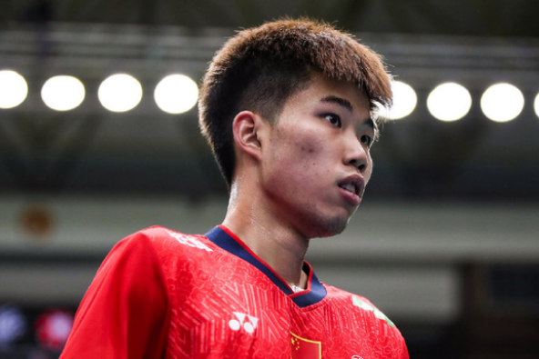 乔纳坦|一黑到底！国羽新星2-1爆冷逆转世界第8，连赢5场夺生涯首冠