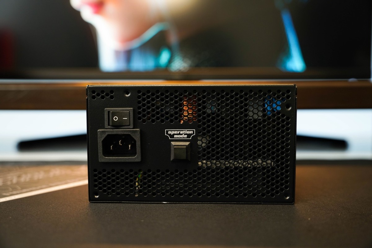 芯片|高端平台性价比新选，先马黑钻1000W入手体验