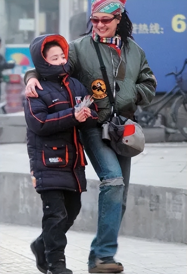 伍宇娟|伍宇娟：情路坎坷，初恋去世，被前夫误会儿子身世，现在她怎样了