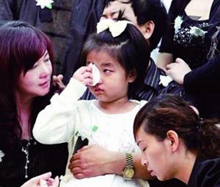 丛飞:患癌去世6年后,妻子被意外砸死,16年过去,女儿怎样了?