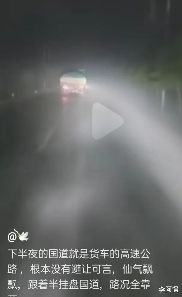 葬礼美女热舞,公路都是人,车子难走,路祭死亡的19人谁为讨公道