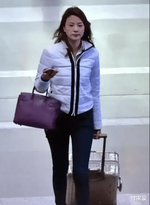 央视|万万没想到曾经的央视第一美女主持人竟然沦为成这样，面色憔悴，无人问津。