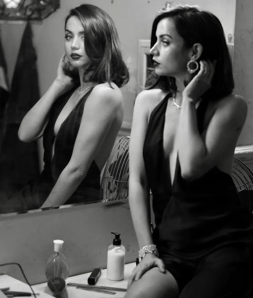 赵雅芝|想靠烂片碰瓷奖项,靠贩卖情怀的007,终究还是沦为笑柄