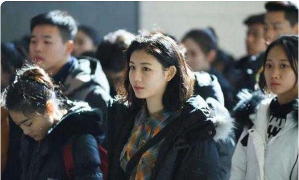 教师|浙传艺考现场图流出，堪比是“颜值盛宴”观赏，学生直呼想认识