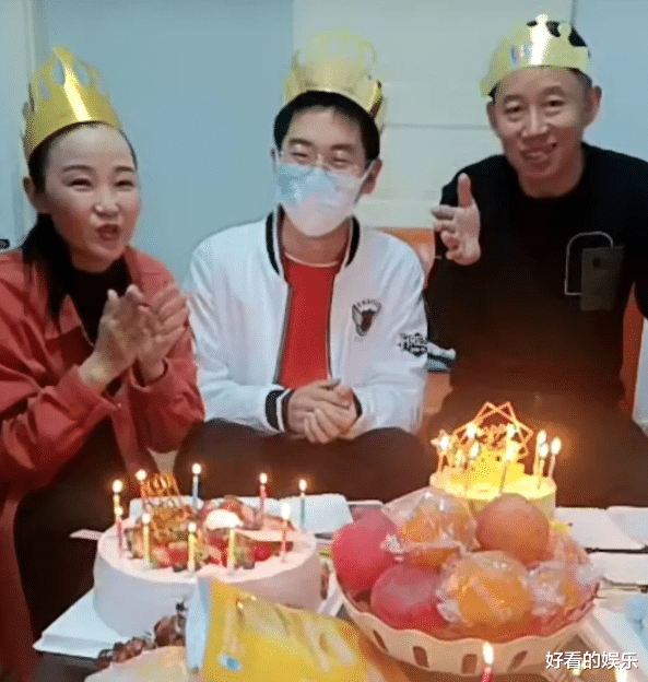 |区别对待？孙卓庆生的外套，价值895元，孙辉却穿网友送的围裙