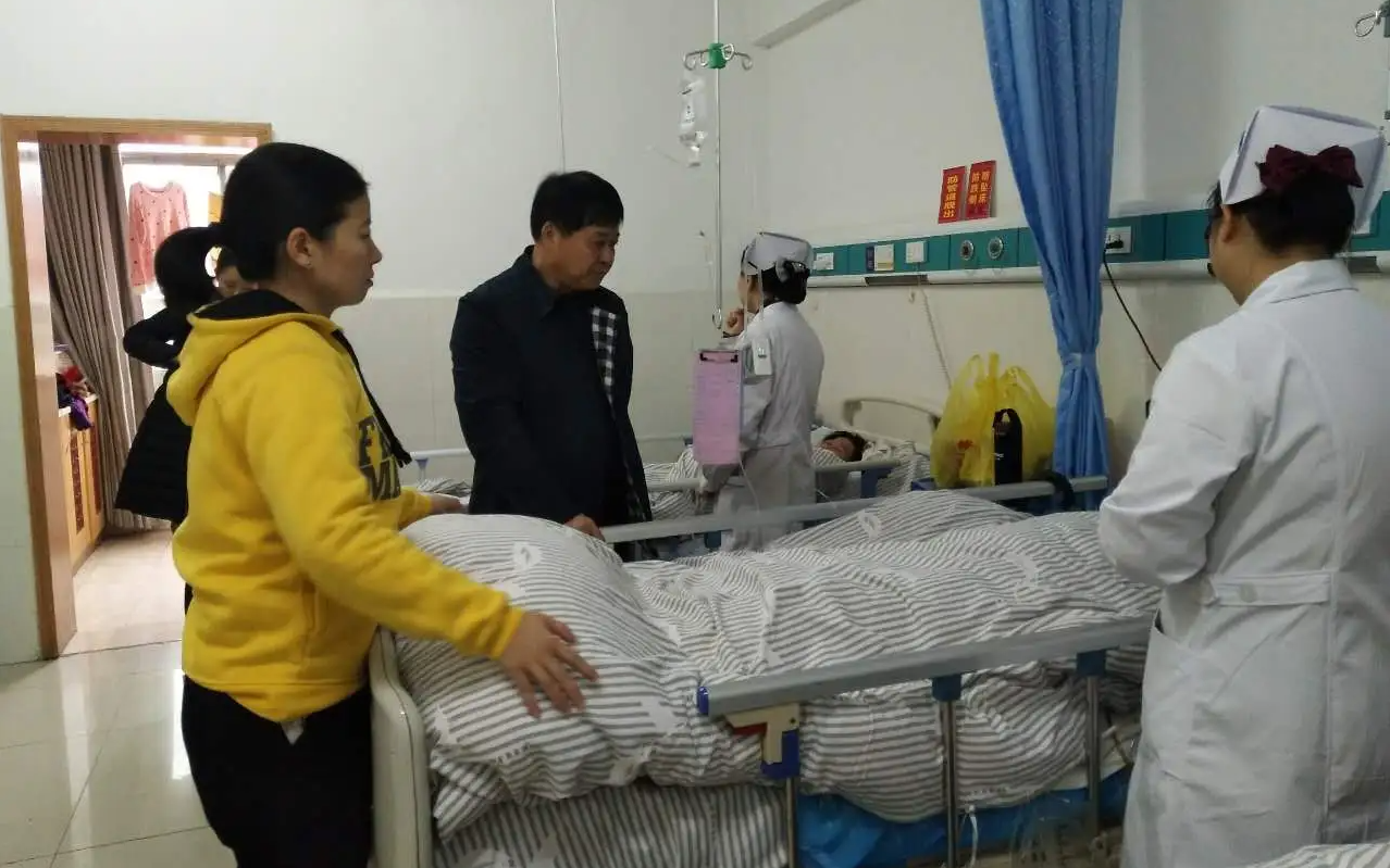 借给同事1万元,两周后裸辞玩失踪,半年后收到对方短信我泪目了
