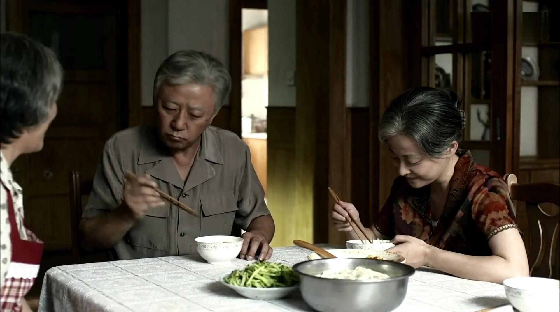 汤姆·克鲁斯|再刷《父母爱情》才懂，晚年德华搬回安杰家藏着她和安杰的深情