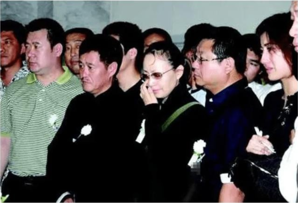 何庆魁|鬼才编剧何庆魁:58岁爱人离世,68岁妻子去世,风光背后有泪水