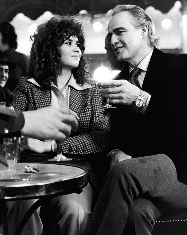 马龙·白兰度|有一半中国血统的大溪地姑娘：19岁爱上马龙白兰度，被操控了半生