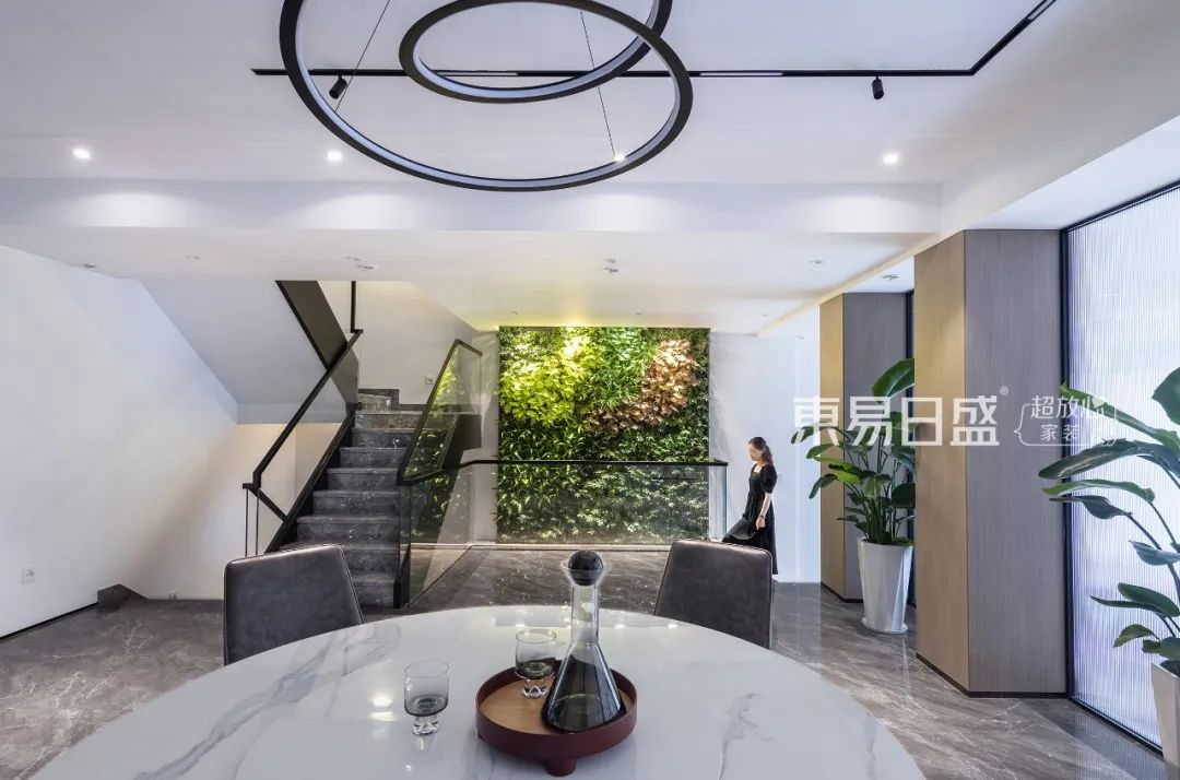 385平米简约风独栋别墅实景 自然主义美学的极简演绎!