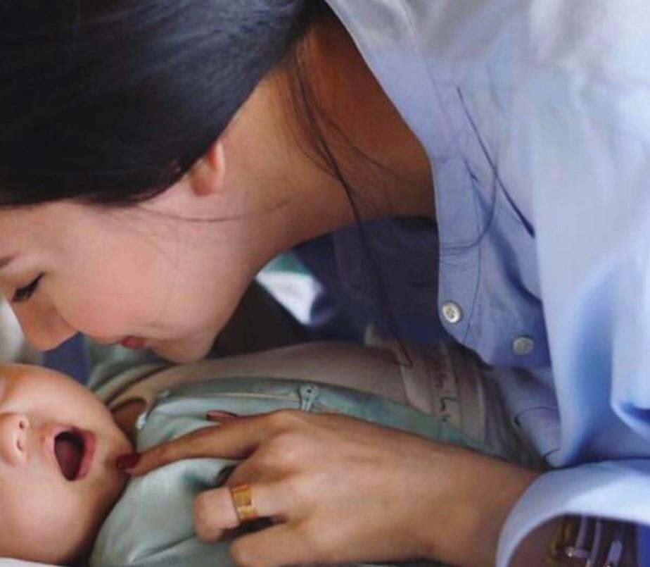 何猷君|何猷君前女友承认二婚被伤!男方婚后言语家暴,俩月分居独养儿子