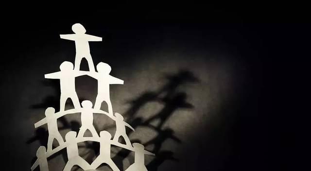 徐静蕾|徐静蕾“京圈才女”人设崩塌引群嘲，独立的背后，不过是精致利己