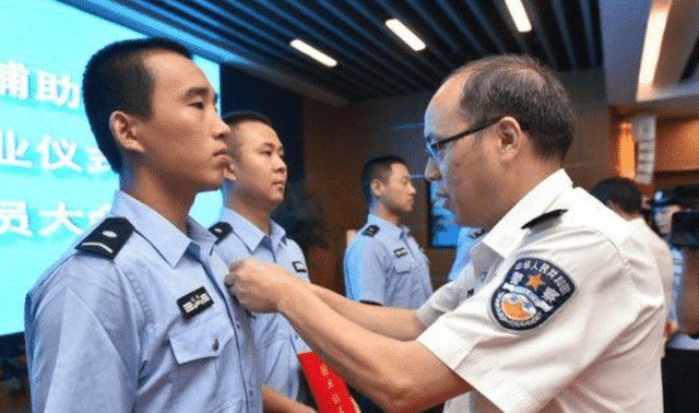 云盘|幸福来得太突然！“年薪制辅警”来了，专科生就可以报考