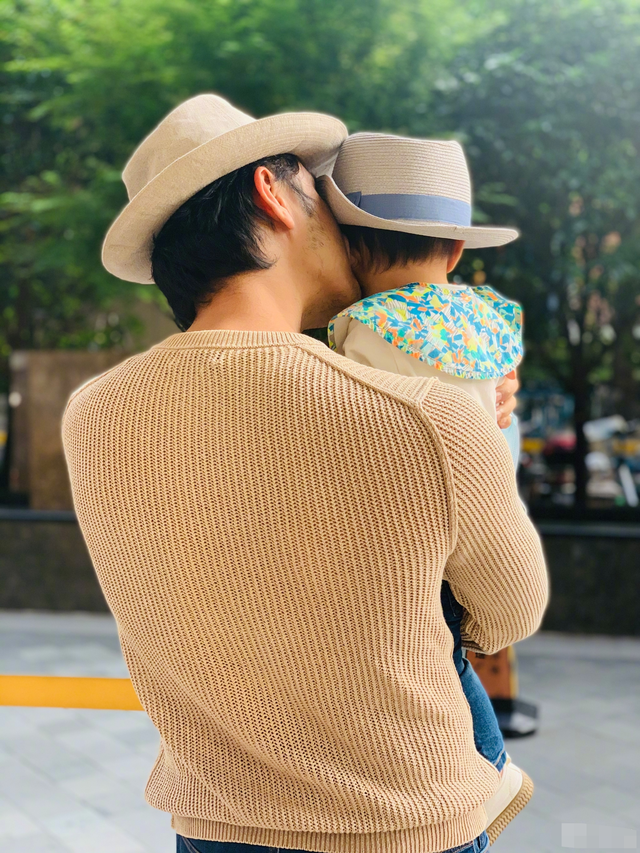 明道|明道牵儿子逛超市被拍！2岁儿子身材瘦小引担忧，妻子疑紧跟身后