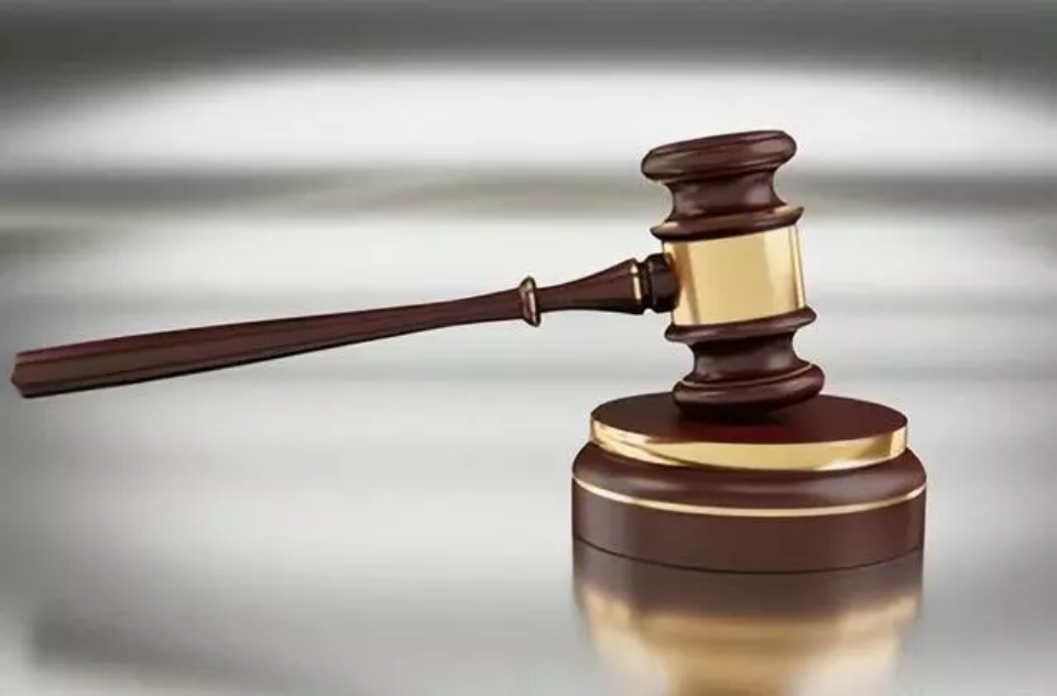 江苏女子因琐事与持刀捅刺丈夫心脏，经抢救保住性命，该如何认定