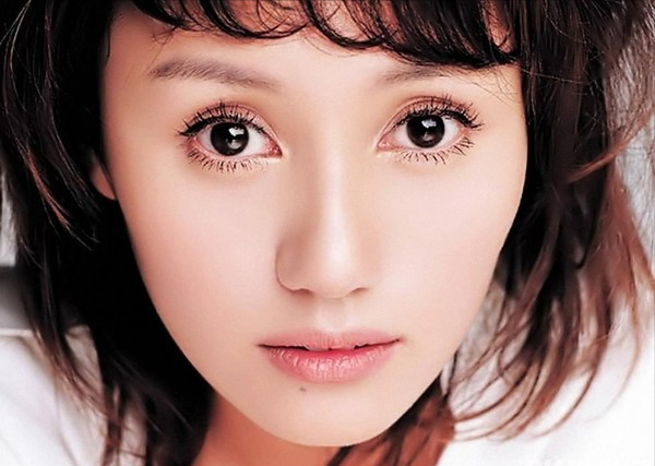 杨幂|眼睛凹陷才是真毁容,从杨幂到陶虹,多少女神被害惨