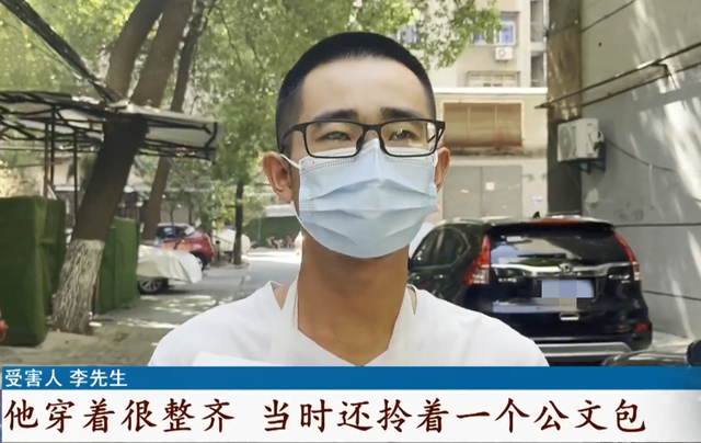 湖北一男子好心指路时,莫名被对方用刀划伤,父亲:找工作受刺激