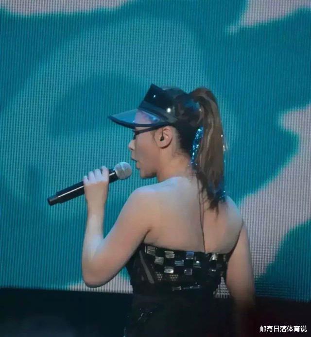 穿衣搭配|阿娇、阿SA合影，“肉感美”和“骨感美”的差别，一目了然！