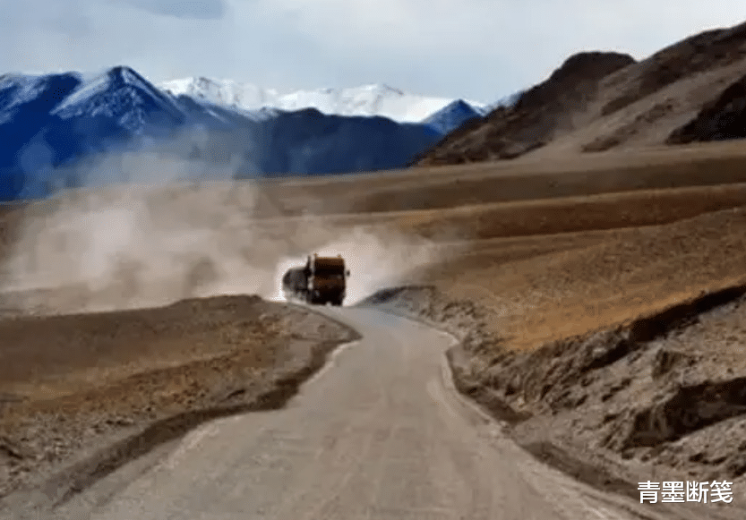 昆仑山脉|昆仑女神杨丽：独守新藏线20年，路人路过会合影，军车路过会敬礼