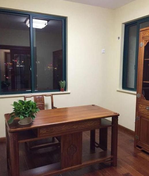 新中式风格的新房，装修效果高档大气，朋友来了却吐槽说太老气