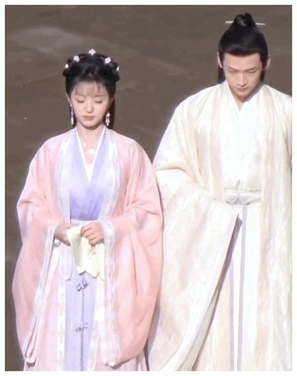 请君|看谁先播出!网传《请君》还没过审,《新川日常》9月将空降