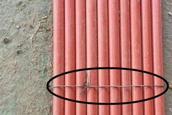 地面排线布管,为什么有些师傅用管卡,有些师傅却用铁丝固定?