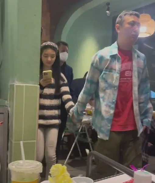 王思聪|王思聪带20岁小女友视察自家餐厅,现场怒斥工作人员:你当我傻啊