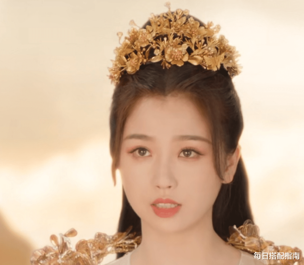 看了《苍兰诀》才发现：虞书欣的圆脸真的太吃妆造了！