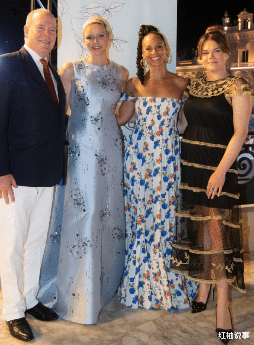 麻花辫|44岁夏琳王妃美人迟暮，无袖礼服又村又土，婚姻不幸福老得真快