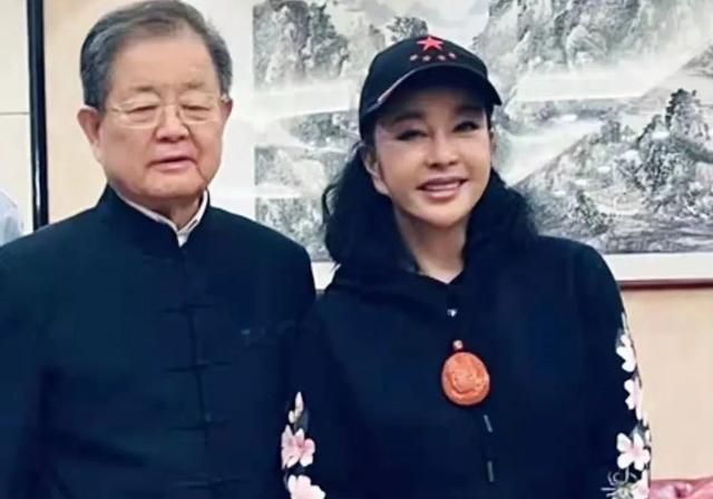 何赛飞|15位内地老牌女星现状,何赛飞头发浓密,林芳兵皮肤光滑