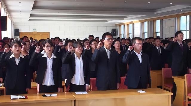 住房公积金|公务员工资仅4000,但家里普遍好几套房,他们的哪里来的钱?